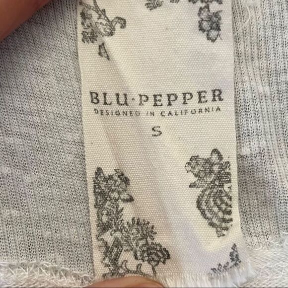 Anthropologie Blu Pepper Long Sleeve V-neck Top with Raw Asymmetrical Hem - Picture 7 of 9